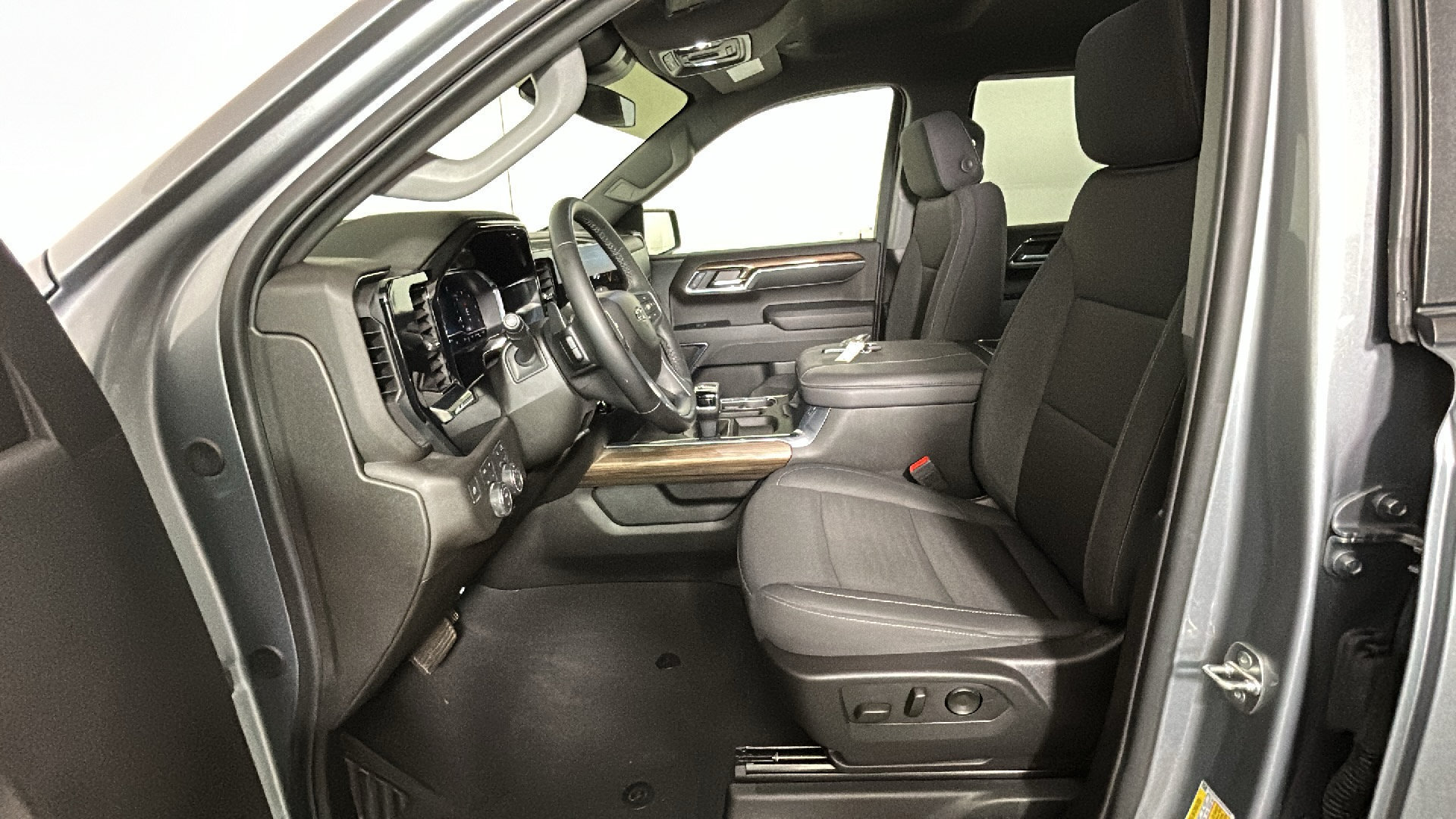 Used 2024 Chevrolet Silverado 1500 RST w/ Convenience Package II AWD/4WD image 14