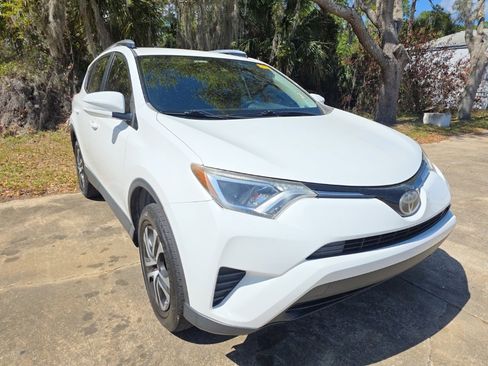 Used 2018 Toyota RAV4 LE image 6