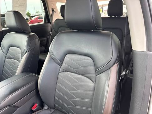 Used 2023 Nissan Pathfinder Platinum AWD/4WD image 11