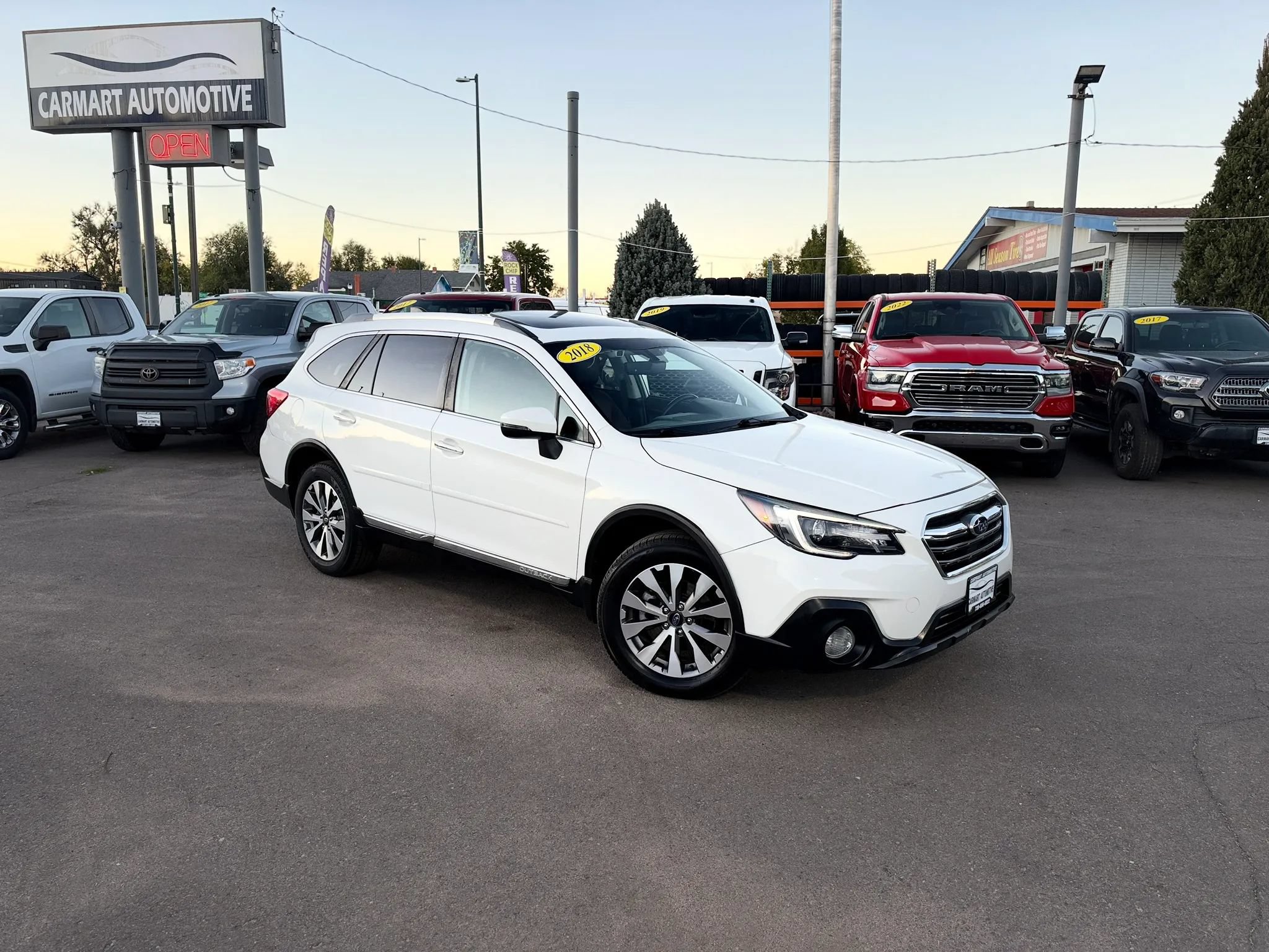 Used 2018 Subaru Outback 3.6R Touring AWD/4WD image 2