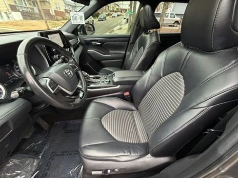 Used 2023 Toyota Highlander XSE image 18