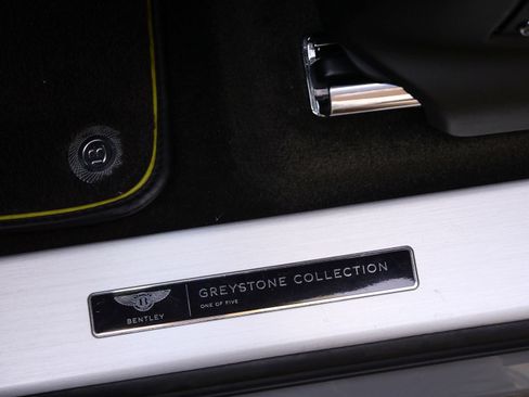 Used 2023 Bentley Bentayga AWD/4WD image 12