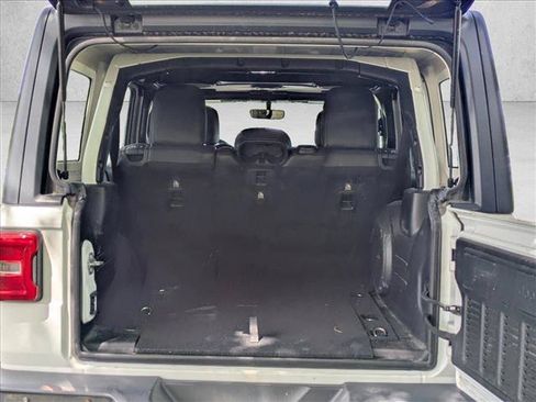 Used 2018 Jeep Wrangler Unlimited Sahara AWD/4WD image 6