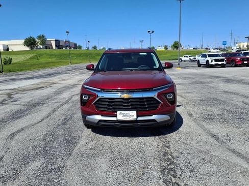 Used 2024 Chevrolet TrailBlazer LT w/ LT Cold Weather Package FWD image 2