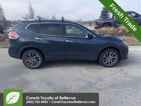 Used 2016 Nissan Rogue SL image 2