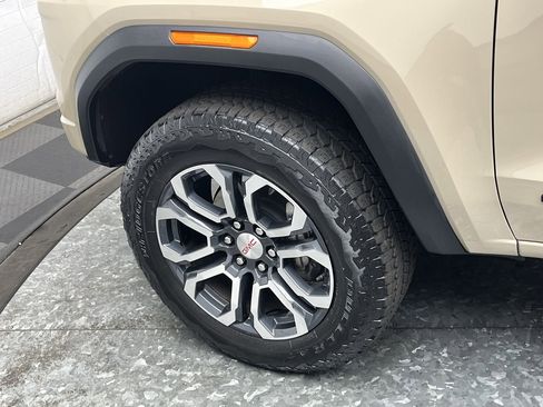 Used 2024 GMC Canyon AT4 w/ Technology Package image 35