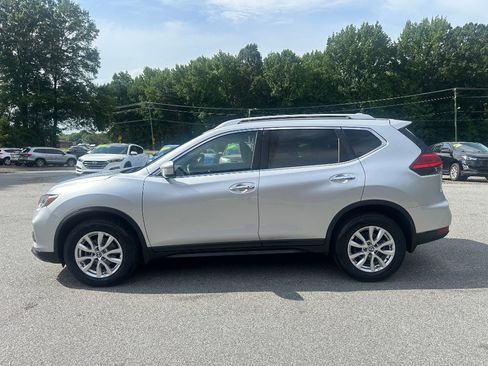 Used 2017 Nissan Rogue SV AWD/4WD image 4