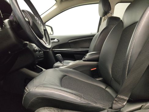 Used 2020 Dodge Journey Crossroad FWD image 17