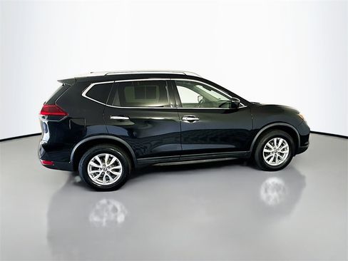 Used 2019 Nissan Rogue SV image 8