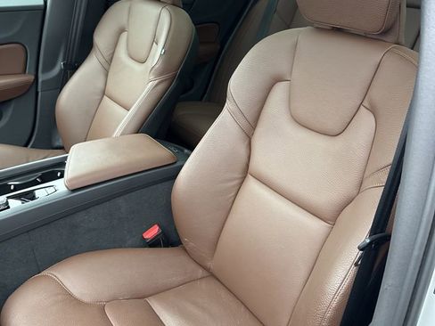 Used 2025 Volvo V60 B5 Cross Country Plus image 34