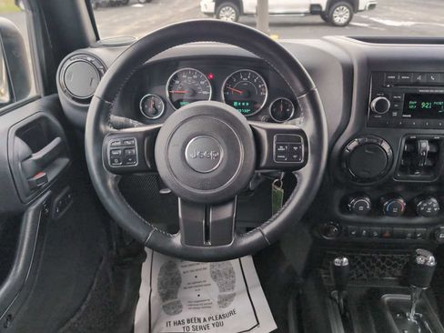 Used 2017 Jeep Wrangler Unlimited Sahara image 10