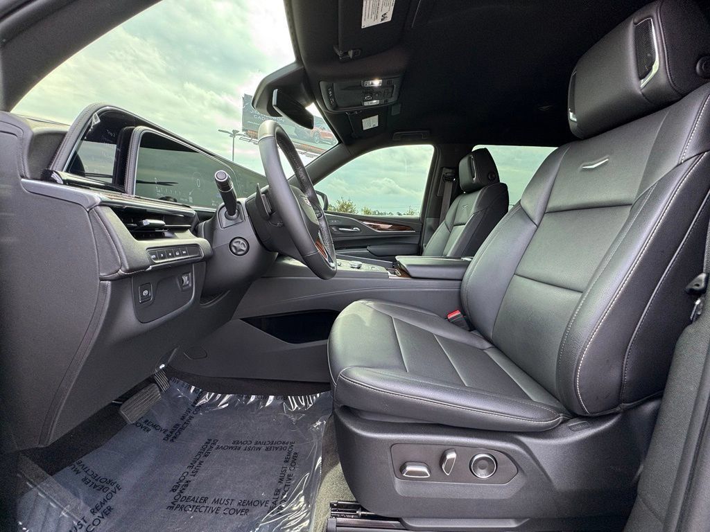 Used 2022 Cadillac Escalade Luxury AWD/4WD image 24