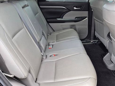 Used 2018 Toyota Highlander Limited Platinum AWD/4WD image 19