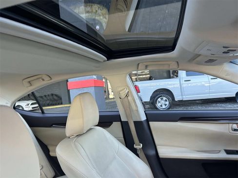 Used 2017 Lexus ES 350 w/ Navigation System Package image 18