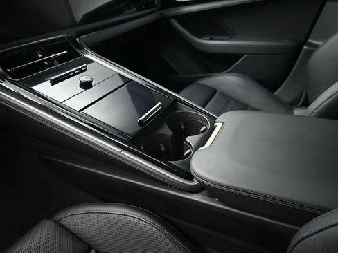 Used 2025 Porsche Panamera 4 image 22