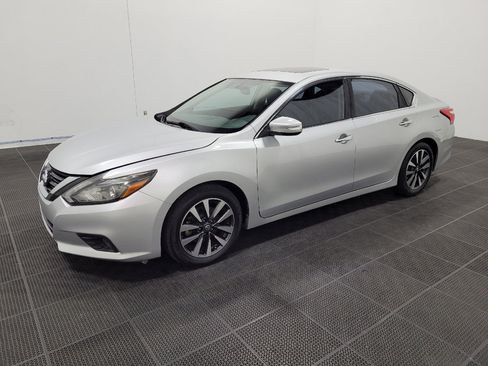 Used 2017 Nissan Altima 2.5 SL w/ 2.5 Technology Package image 2