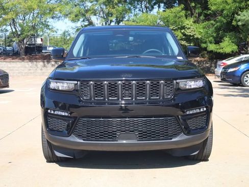 Used 2023 Jeep Grand Cherokee Limited w/ Black Appearance Package AWD/4WD image 3