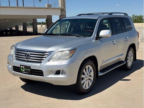 Used 2009 Lexus LX 570 4WD w/ Preferred Accessory Pkg image 3