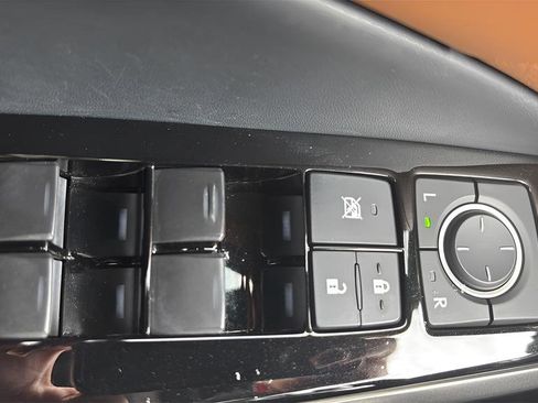 Used 2022 Lexus IS 300 AWD w/ Comfort Package image 13