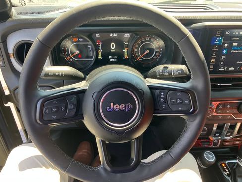 Used 2025 Jeep Wrangler Sport AWD/4WD image 15