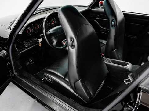 Used 1995 Porsche 911 Carrera RWD image 21