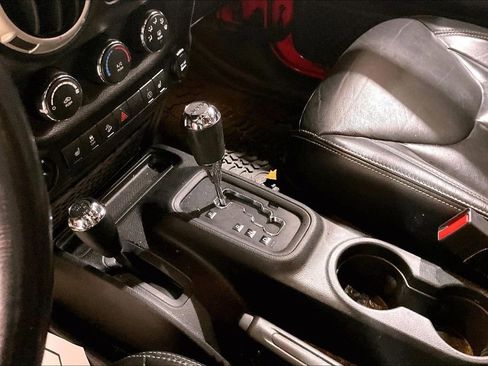 Used 2017 Jeep Wrangler Unlimited Sahara image 14