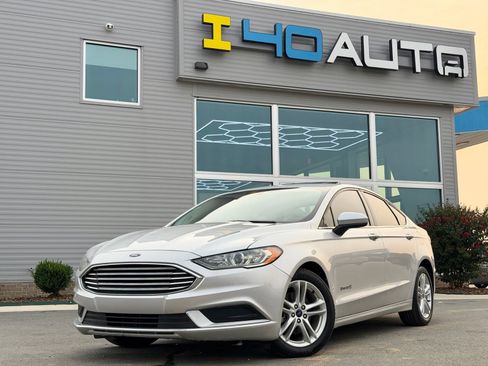 Used 2018 Ford Fusion SE FWD image 1