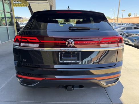Used 2024 Volkswagen Atlas Cross Sport SE FWD image 13