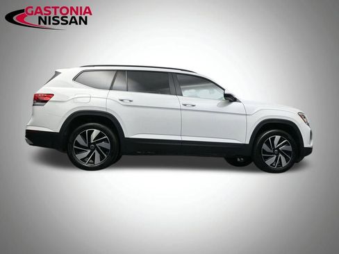 Used 2024 Volkswagen Atlas SE image 30