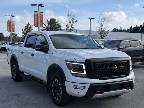Used 2021 Nissan Titan PRO-4X w/ Pro-4x Convenience Package AWD/4WD image 4