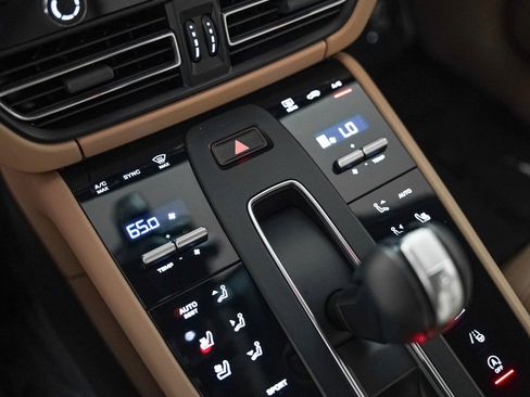 Certified 2024 Porsche Macan image 19