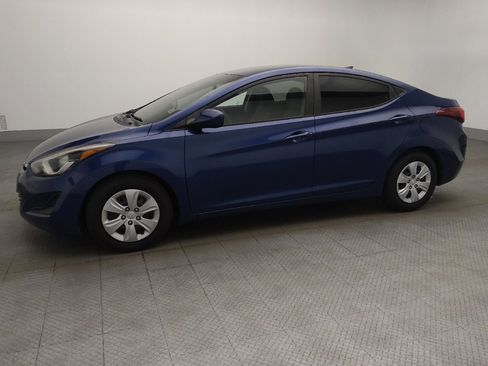 Used 2016 Hyundai Elantra SE image 2