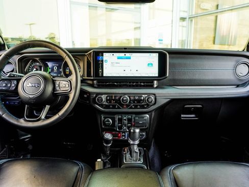 Used 2024 Jeep Wrangler Unlimited Rubicon 4xe AWD/4WD image 5