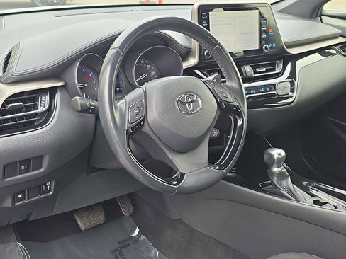 Used 2019 Toyota C-HR XLE image 2