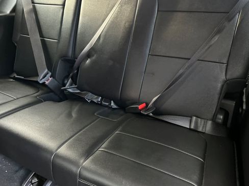 Used 2023 Chevrolet Traverse LT w/ LT Premium Package image 17