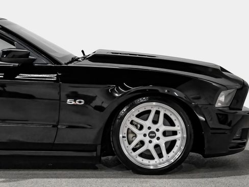 Used 2013 Ford Mustang GT Premium w/ Electronics Pkg RWD image 13