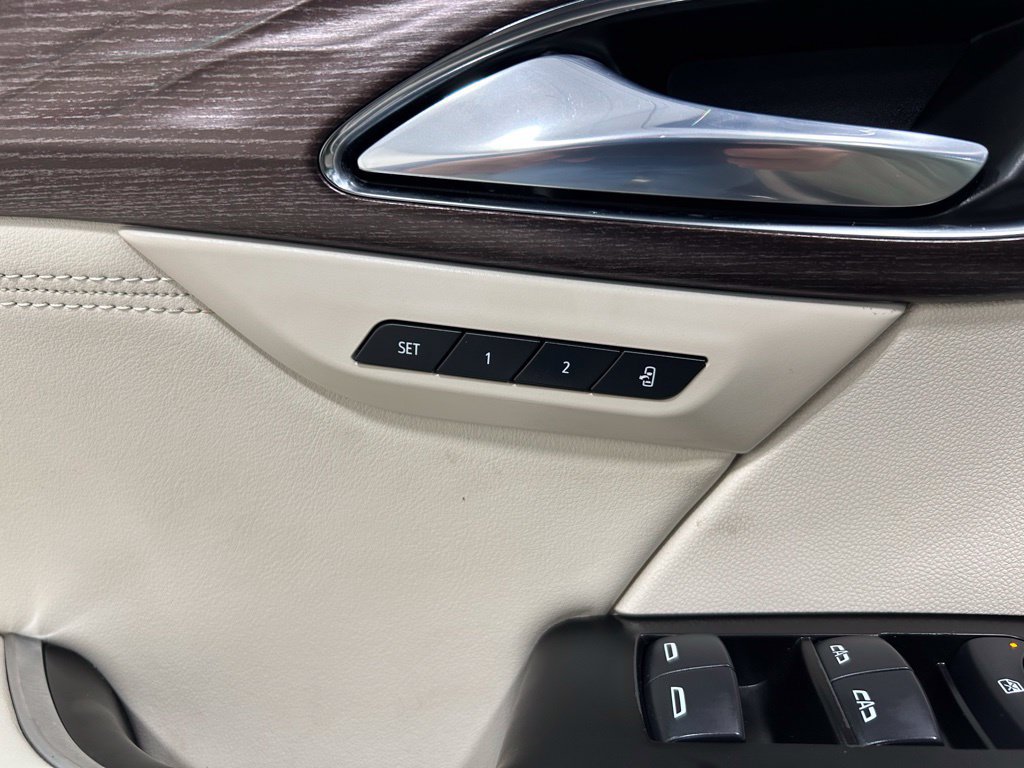 Used 2021 Buick Envision Avenir AWD/4WD image 16