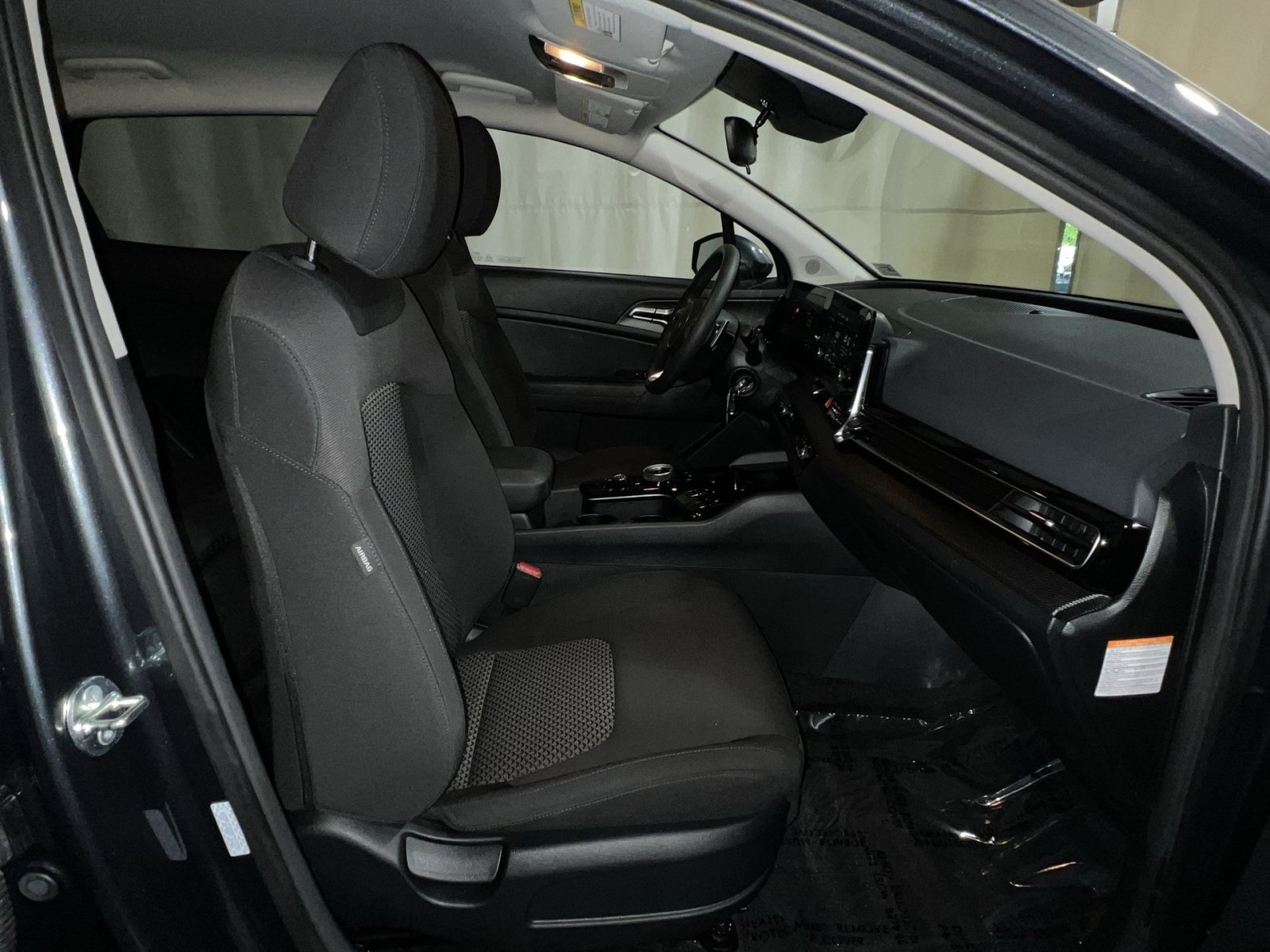 Used 2025 Kia Sportage LX AWD/4WD image 30