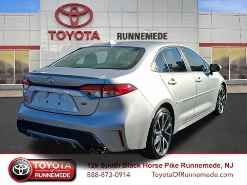 Certified 2022 Toyota Corolla SE w/ SE Premium Package FWD image 6