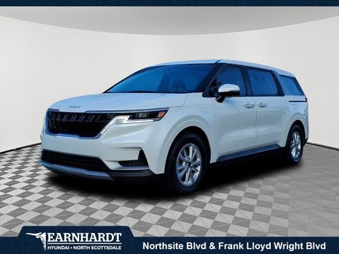 Used 2024 Kia Carnival LX image 1