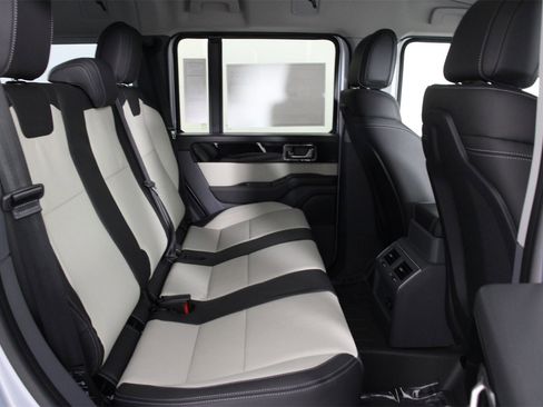 New 2025 INEOS Grenadier Fieldmaster Edition image 13