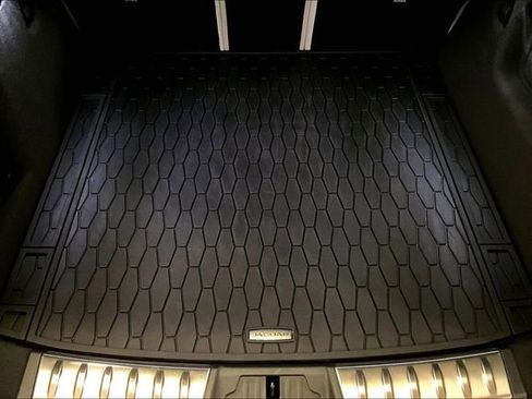 Certified 2025 Jaguar F-PACE R-Dynamic S image 33