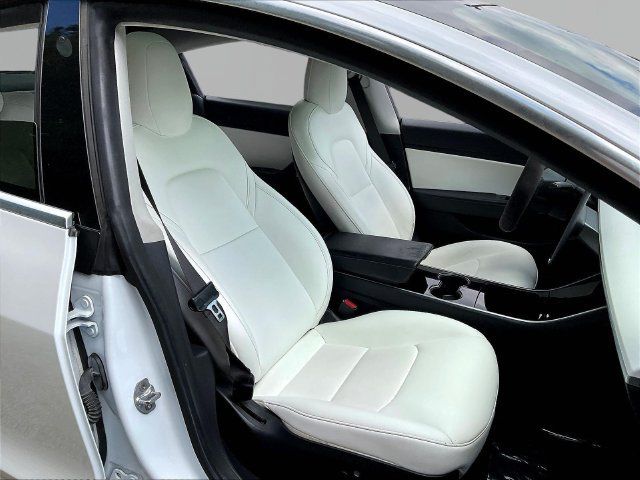 Used 2020 Tesla Model 3 Standard Range Plus RWD image 28