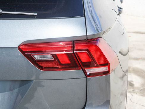Used 2019 Volkswagen Tiguan SE w/ Panoramic Sunroof Package FWD image 7