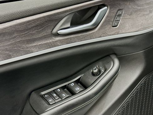 Used 2023 Jeep Grand Cherokee L Limited AWD/4WD image 15