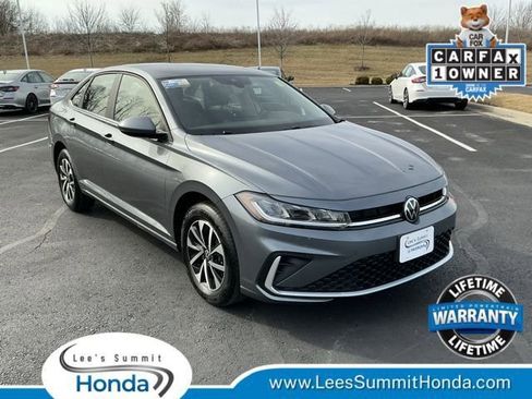 Used 2025 Volkswagen Jetta S image 1
