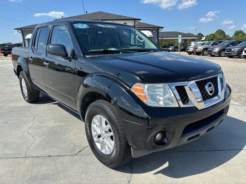 Used 2015 Nissan Frontier SV w/ SV Value Truck Package RWD image 2