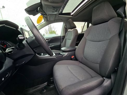 Used 2019 Toyota RAV4 XLE AWD/4WD image 23