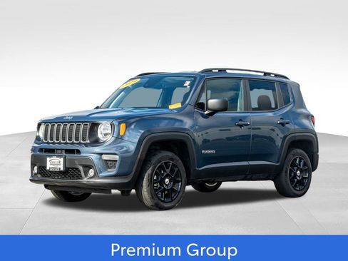 Used 2023 Jeep Renegade Latitude w/ Premium Group AWD/4WD image 3