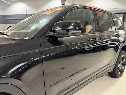 New 2025 Jeep Grand Cherokee Limited w/ Black Appearance Package image 4